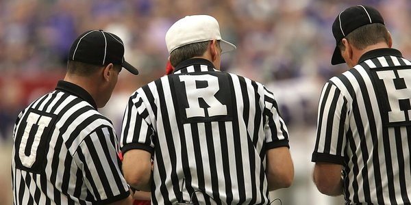 Les techniques de communication entre arbitres à maîtriser pour éviter les erreurs